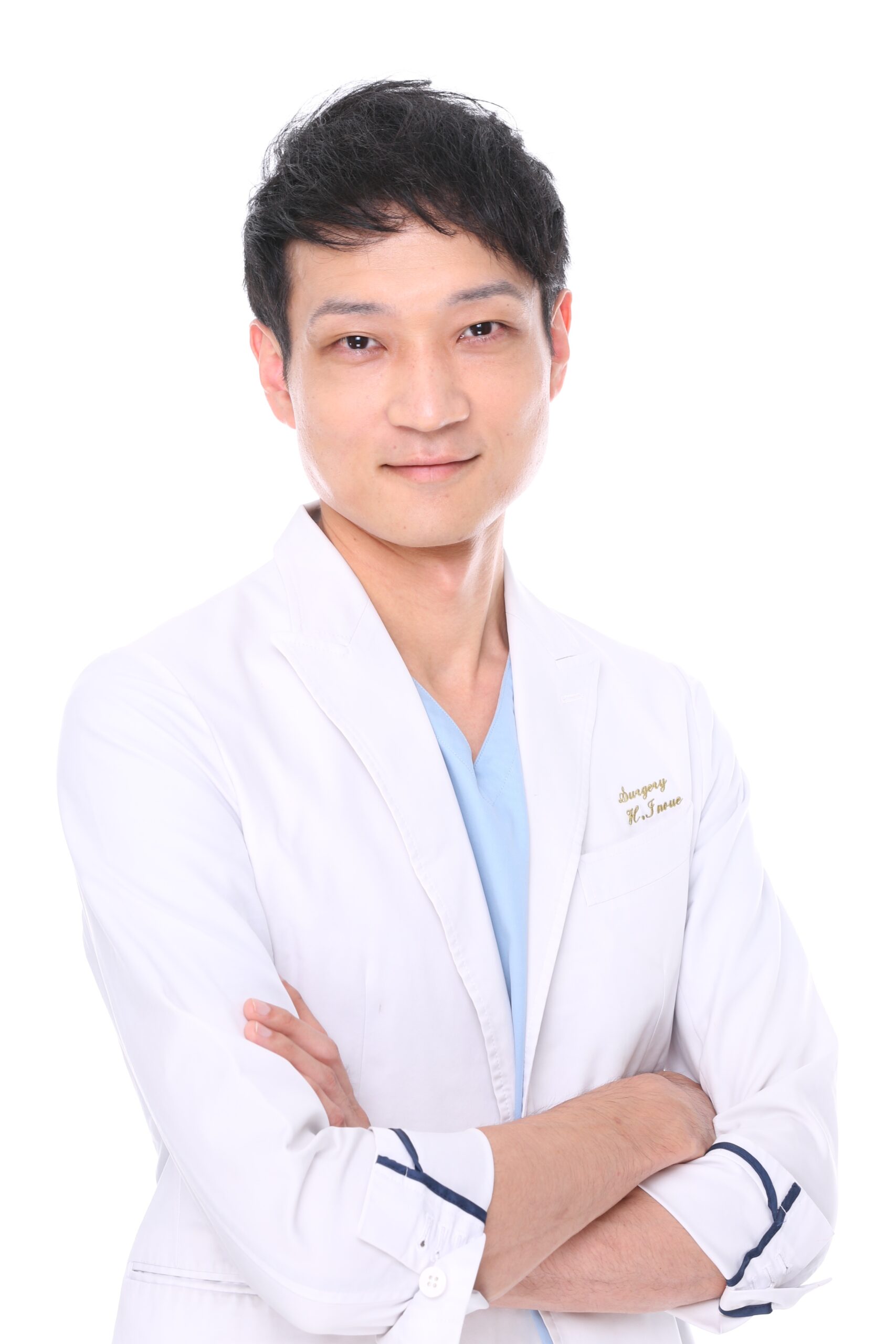 井上裕章先生の宣材写真上半身アップ