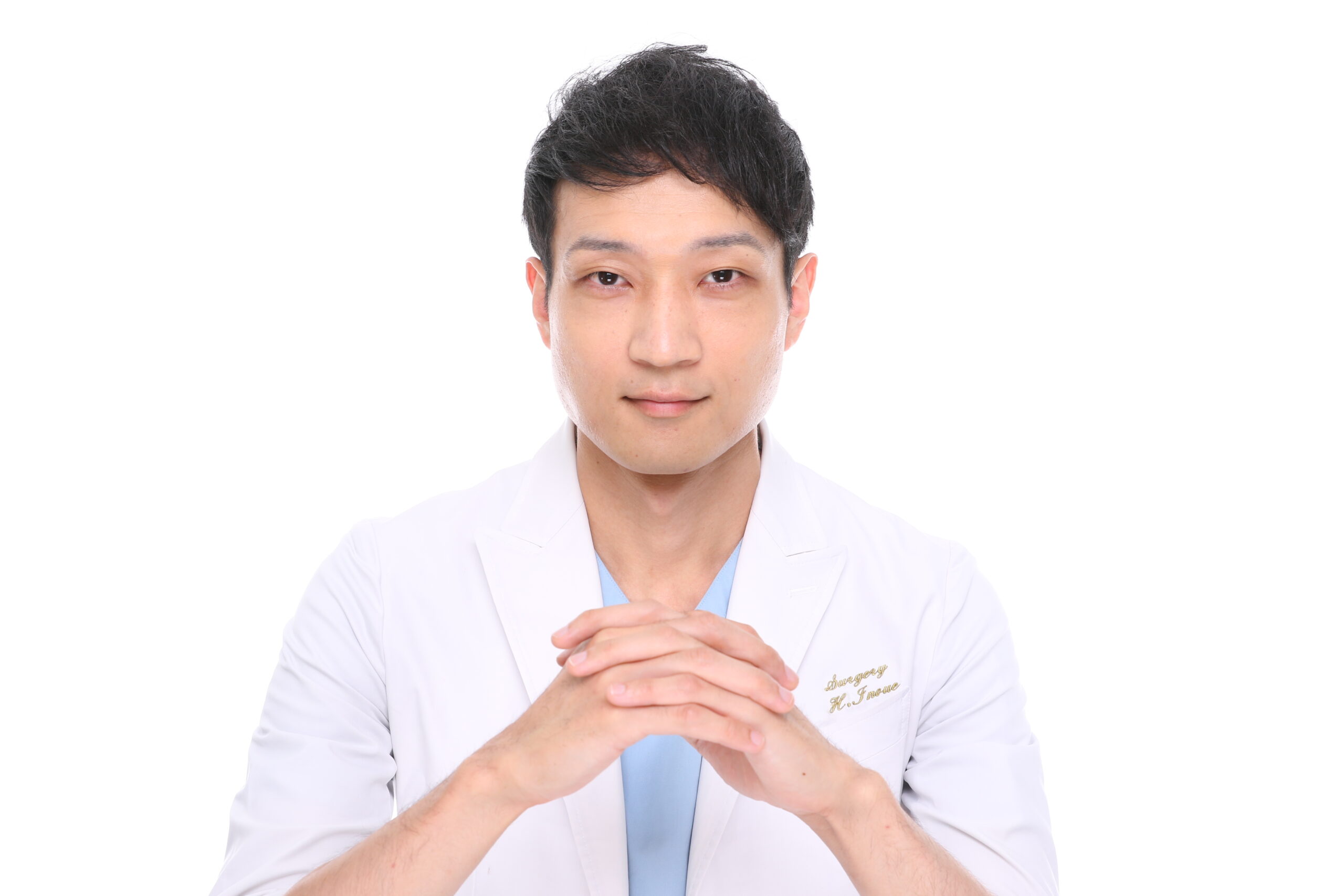 井上裕章先生の宣材写真上半身アップ