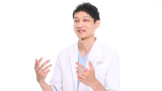 井上裕章先生の宣材写真上半身アップ